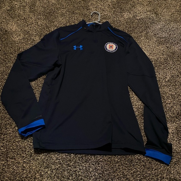 Sweatshirt and a long sleeve athletic shirt - Picture 2 of 3